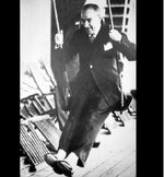 Ataturk_Salincakta_Sallanirken1.jpg