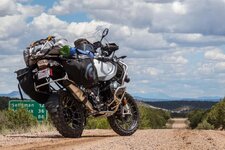 bmw-r1200gs-vs-r1200gsa-carrying-gear.jpg